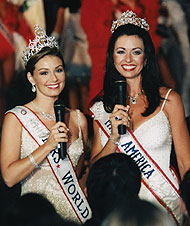 Mrs. World 02 Nicole Brink and Mrs. America 02 Laurett Ellsworth Arenz